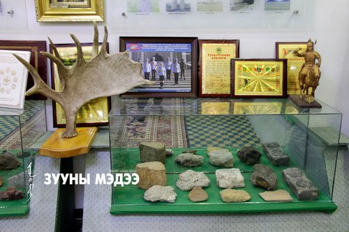 Фото: Дайчин алдрын танхимтай танилцав
